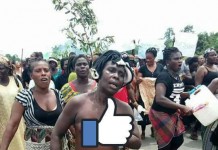AGED WOMEN PROTEST REMOVAL FROM BAYELSA VARSITY PAYROLL …… YOU ARE A WICKED GOVERNOR – NDU SACKED STAFF …. PROTEST TOPLESS