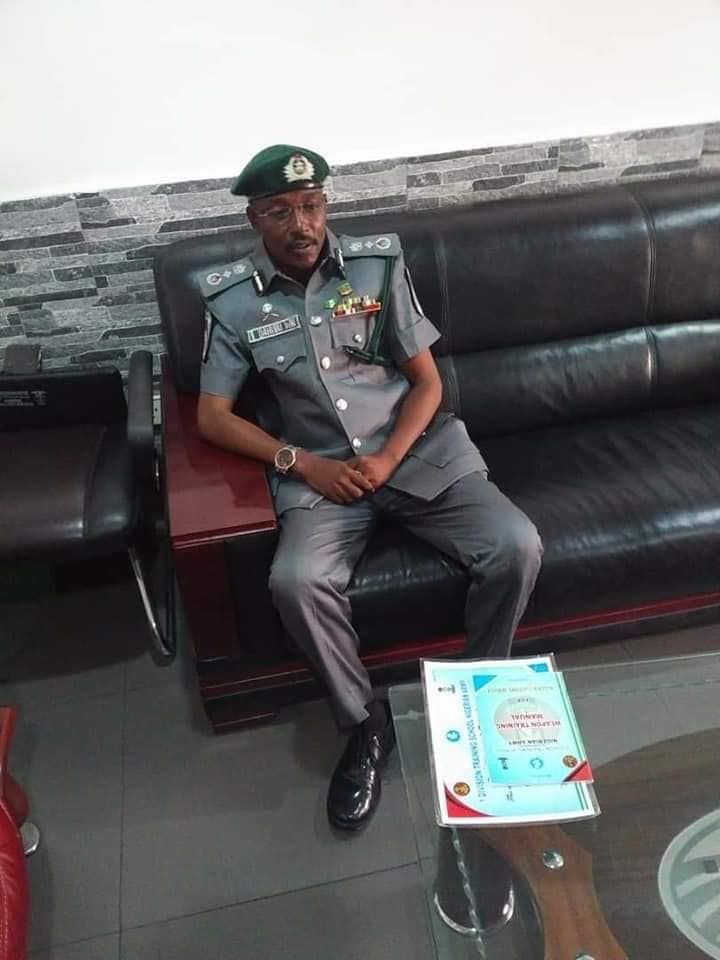 JUST IN: Daura Born Customs Officer Walked To HQ To Replace the Comptroller Illegally. - Hope For Nigeria