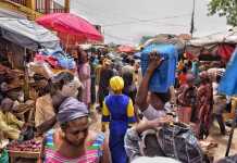 PHOTOS: Mammoth Kano crowd in market for panic buying