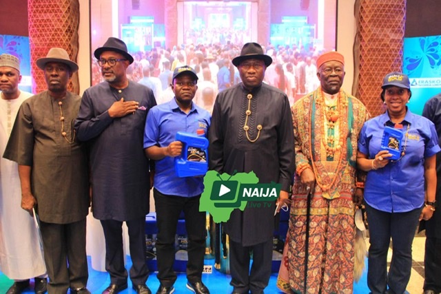 L-R: Rt Hon Kombowei Benson, Secretary to the State Government, Bayelsa State; Engr Simbi Kesiye Wabote, Executive Secretary, Nigerian Content Development and Monitoring Board (NCDMB); Mr. Maxwell Oko, Executive Vice Chairman, ERASKORP; Dr. Goodluck Jonathan, former President of Nigeria; HRM King Edmund Daukoru, Mingi XII, Amayanabo of Nembe and Mrs Florence Okoli, Acting Managing Director, ERASKON Nigeria Ltd