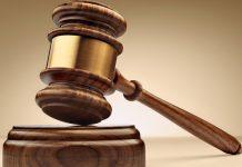 Suspect jumps through court window, flees after remand order