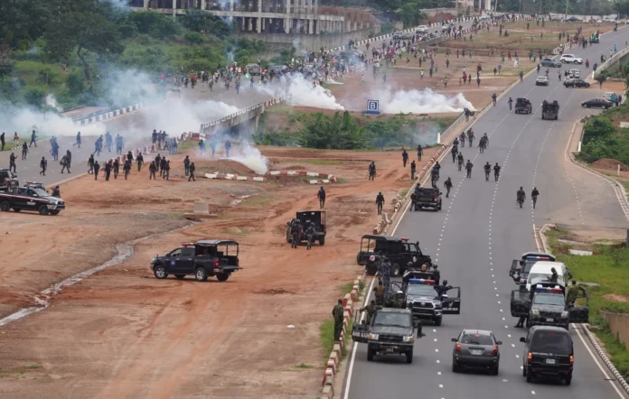 Nigerian security forces lob tear gas canisters to disperse an anti-government demonstration to protest against bad governance and economic hardship in Abuja, Nigeria, on August 2, 2024. Journalists across the country were injured in the demonstrations, which continued for six days. (Photo: Reuters/Marvellous Durowaiy)